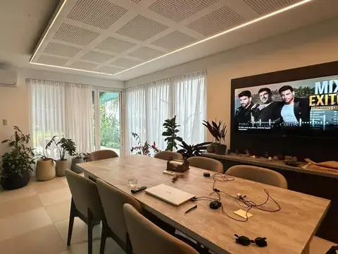 Casa 5 ambientes con 4 baños