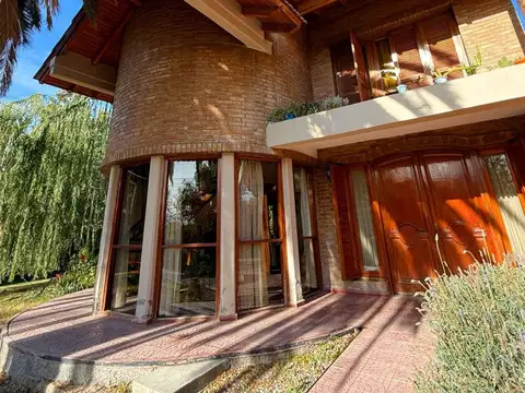 CASA EN VENTA EN CORRALITOS ESTILO CHALET