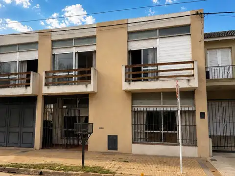 Se vende casa 3 dormit.+2 plantas, exc. ubic. V.T.
