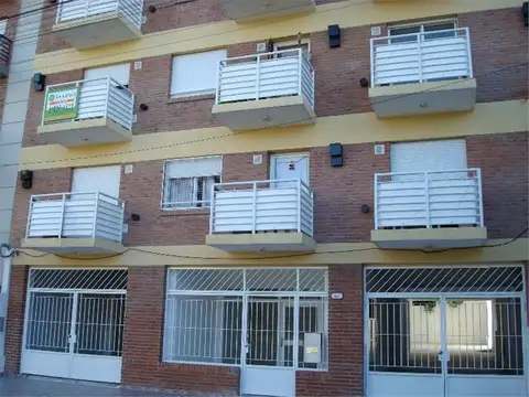 ALQUILER - Departamento. 1 Amb. balcón Victoria.