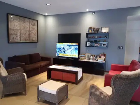 Casa en Venta con 4 cocheras