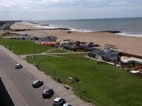 Avenida 12  700 700