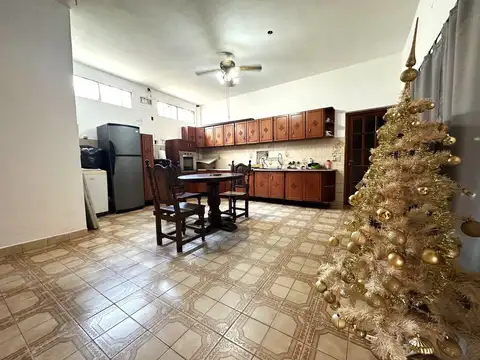 Venta casa 4 amb con cocheras y Patio