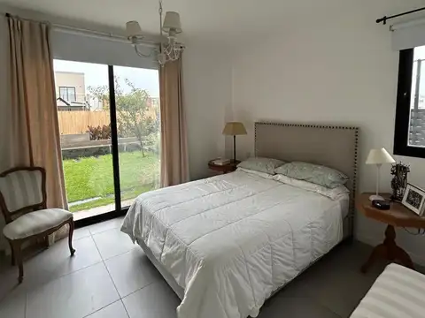 Casa en Alquiler Temporal con 2 cocheras