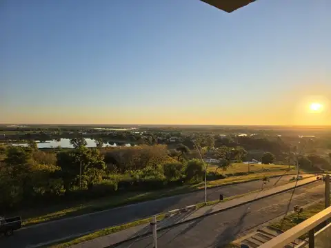 Departamento duplex, un dormitorio, con increible vista al rio y atardecer