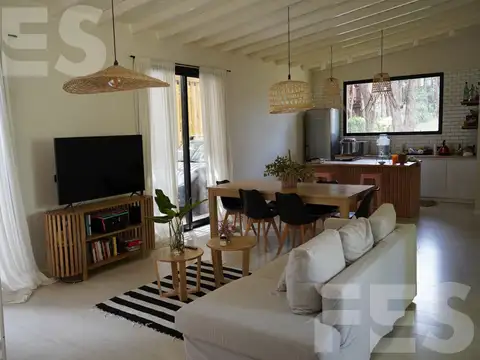 Casa en alquiler temporal en pinamar 4 ambientes para 6 personas con pileta