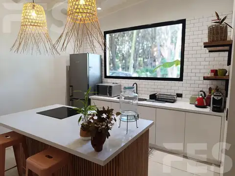 Casa 4 ambientes con 2 baños