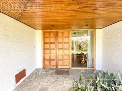 Casa 7 ambientes con 2 baños