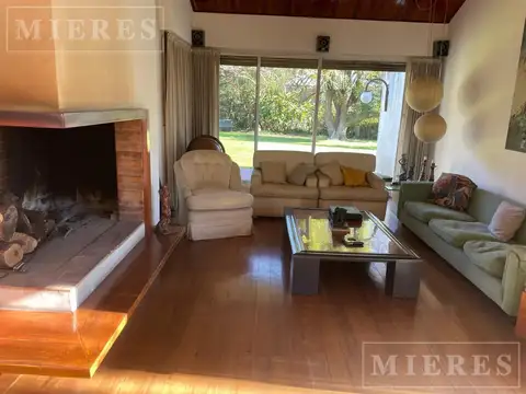 Casa 7 ambientes con 2 baños