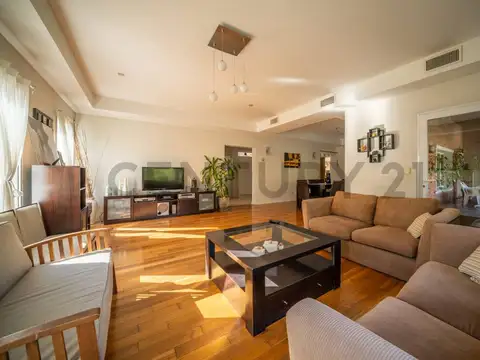 Casa 7 ambientes con 2 baños