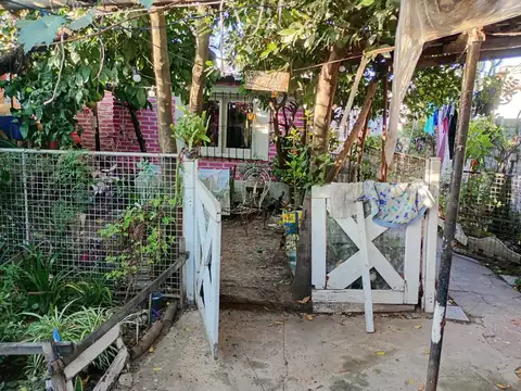 Multifamiliar 3 unidades de tres ambientes con patio