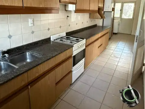 Casa 7 ambientes con 3 baños