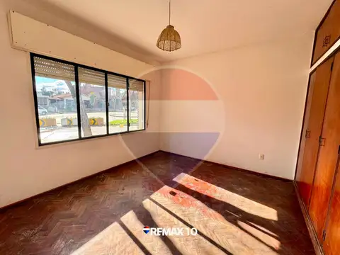 Casa 7 ambientes con 2 baños