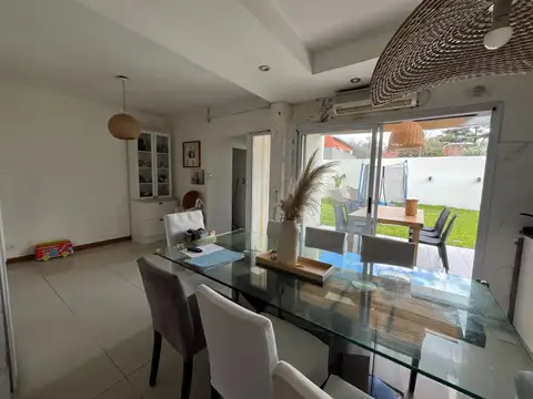 Casa en Venta con 3 cocheras