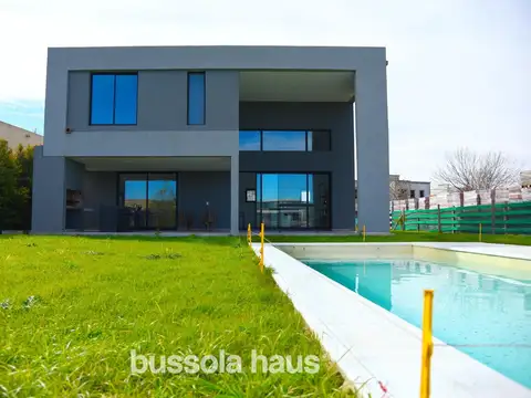 Casa en venta a la laguna de 6 ambientes en San Matias Escobar