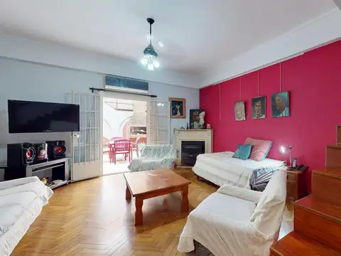VENTA - PH estilo casa 4 ambientes con cochera, patio y gran terraza en Belgrano