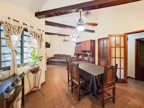 VENTA/PERMUTA Casa 3 dormitorios, 3 cocheras, local en esquina, quincho y terraza,Echesortu, Rosario