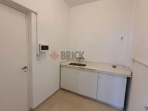 PISO 335 M2 HOY DIVIDIDO EN 4 OFICINAS EN PERU AL 600 - T/AL FRENTE - SAN TELMO