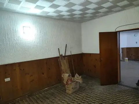 Casa a reciclar al frente sobre calle Cafferata. Apto comerc