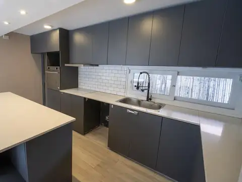 Casa en Venta con 4 cocheras