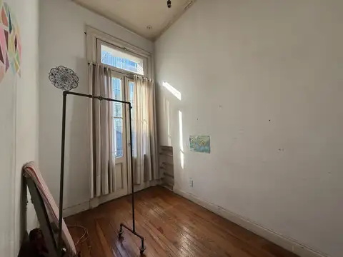 EDIFICIO EN BLOCK CON IMPORTANTE LOCAL EN PB Y SÓTANO.
