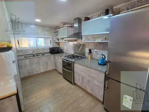 Casa 4 ambientes con 2 baños