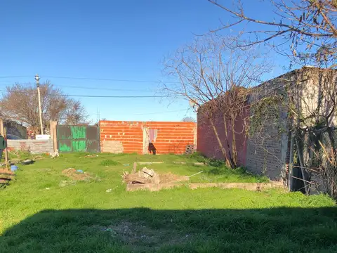 VENDO LOTE DE TERENO EN BARRIO SARMIENTO DE 273 M2, CON MEJORAS
