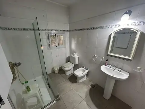 Casa 7 ambientes con 4 baños