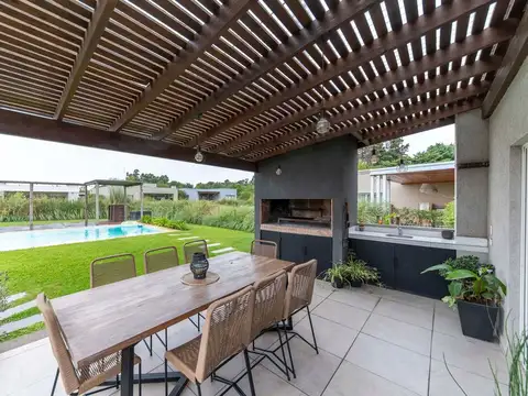 VENTA CASA 3 AMB C/PILETA STA LUCIA PILAR DEL ESTE