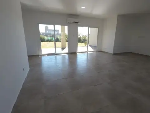 Casa en Venta en Haras Santa María, USD 240.000