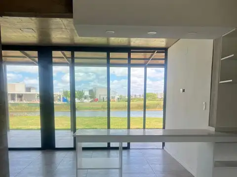 Casa 7 ambientes con 3 baños