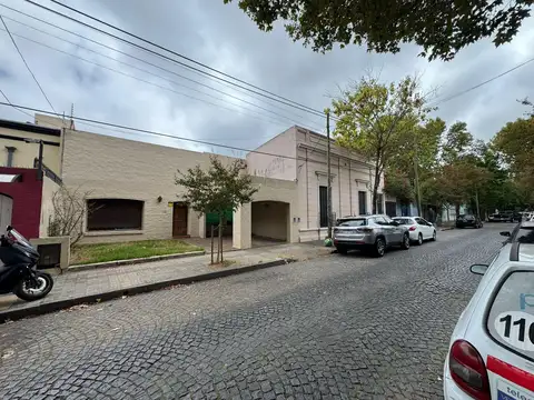 25 de Mayo  y 3 de Febrero  / 3 dor / Patio y Cochera / Apto crédito / San Fernando / Venta