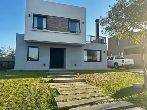 Casa 6 ambientes con 3 baños