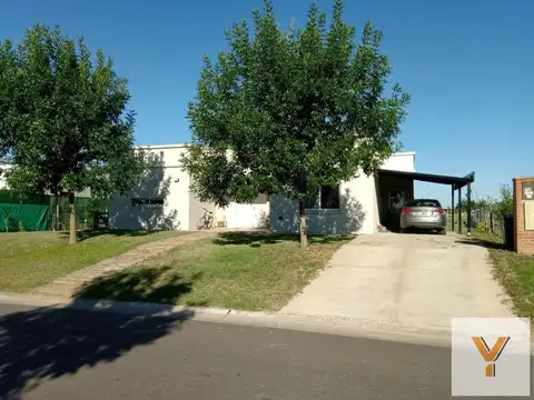 Casa en venta - 3 Dormitorios 3 Baños - Pilar