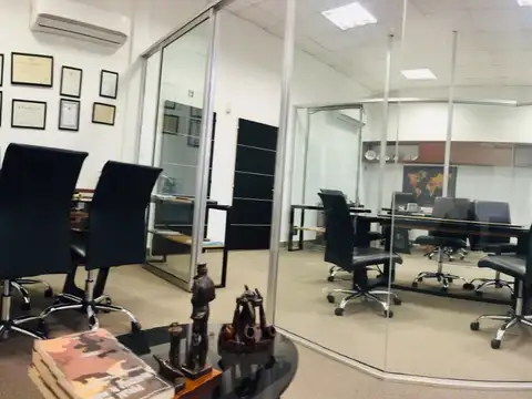 Oficina 7 ambientes con 3 baños
