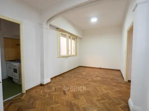 AV. RIVADAVIA AL 2500 - FRENTE IMPECABLE VISTA ABIERTA TODO SOL APTO PROFESIONAL