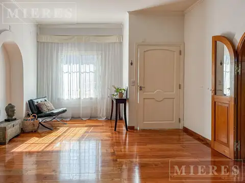 Casa 5 ambientes con 4 baños