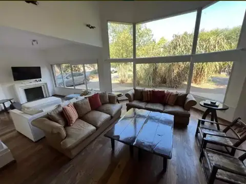 Casa en Venta en Garin, USD 295.000