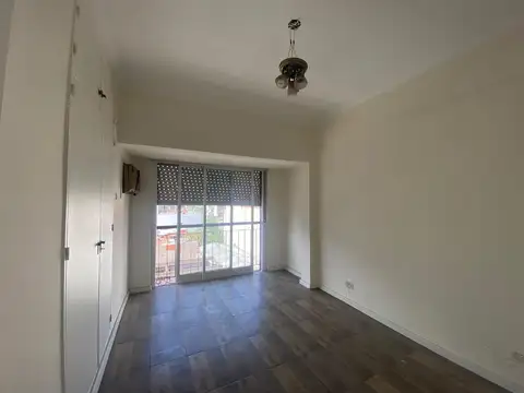 TENIENTE GENERAL JUAN DOMINGO PERON  al 2800