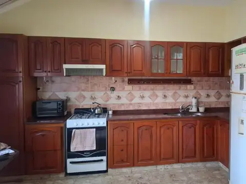 Casa 5 ambientes con 2 baños