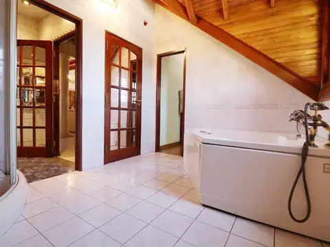 CASA EN VENTA ECHEVERRIA AL 1500 ESQ CASACUBERTA WILDE
