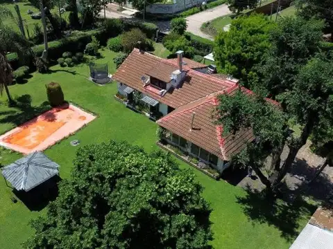 Casa en Venta con 2 cocheras