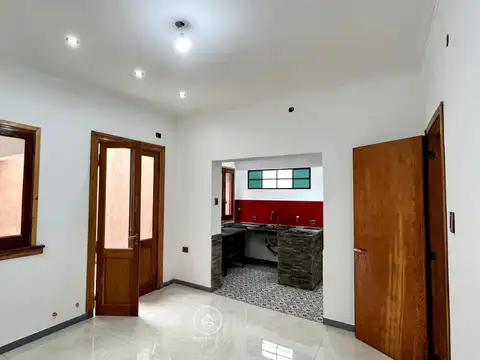 CASA DE ESTILO en PH -3 dormitorios - COCHERA - CALLE 116 e/64 y 65 - LA PLATA