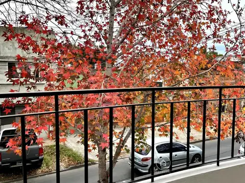 CASA DE ESTILO en PH -3 dormitorios - COCHERA - CALLE 116 e/64 y 65 - LA PLATA
