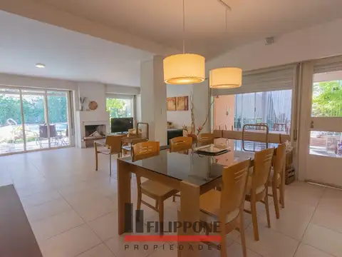 Casa 6 ambientes con 5 baños