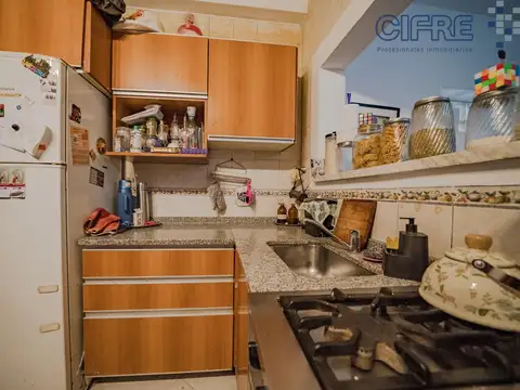 PH de 4 ambientes, 2 baños y terraza de toda la superficie.