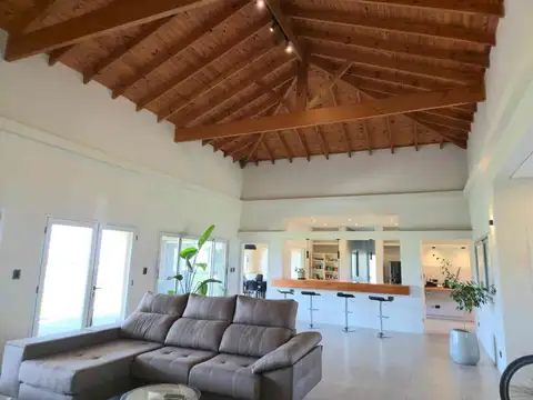 Casa 5 ambientes con 3 baños