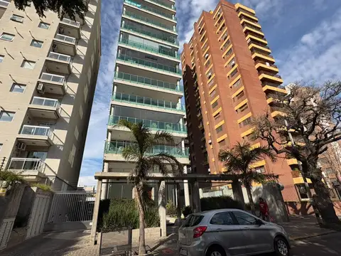 Hermoso departamento en dos plantas y con dos cocheras