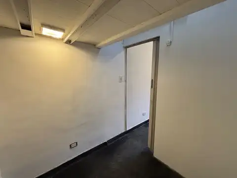 AV. CASTRO BARROS 100