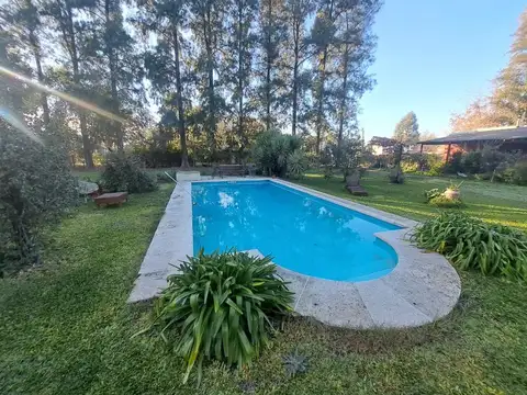 Casa en Venta con 3 cocheras